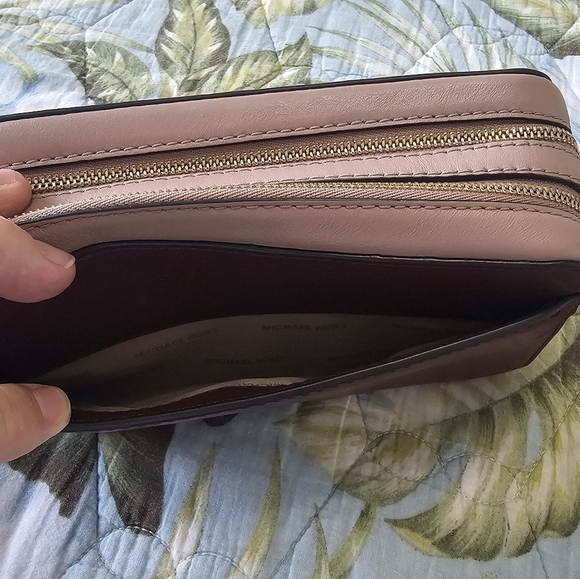 MICHAEL KORS SMALL TRI-COLOR LEATHER CAMERA BAG - Picture 11 of 15